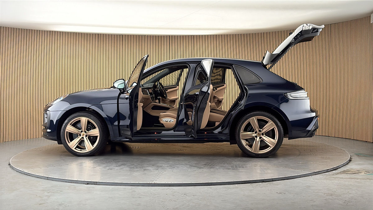 More views of Porsche Macan
