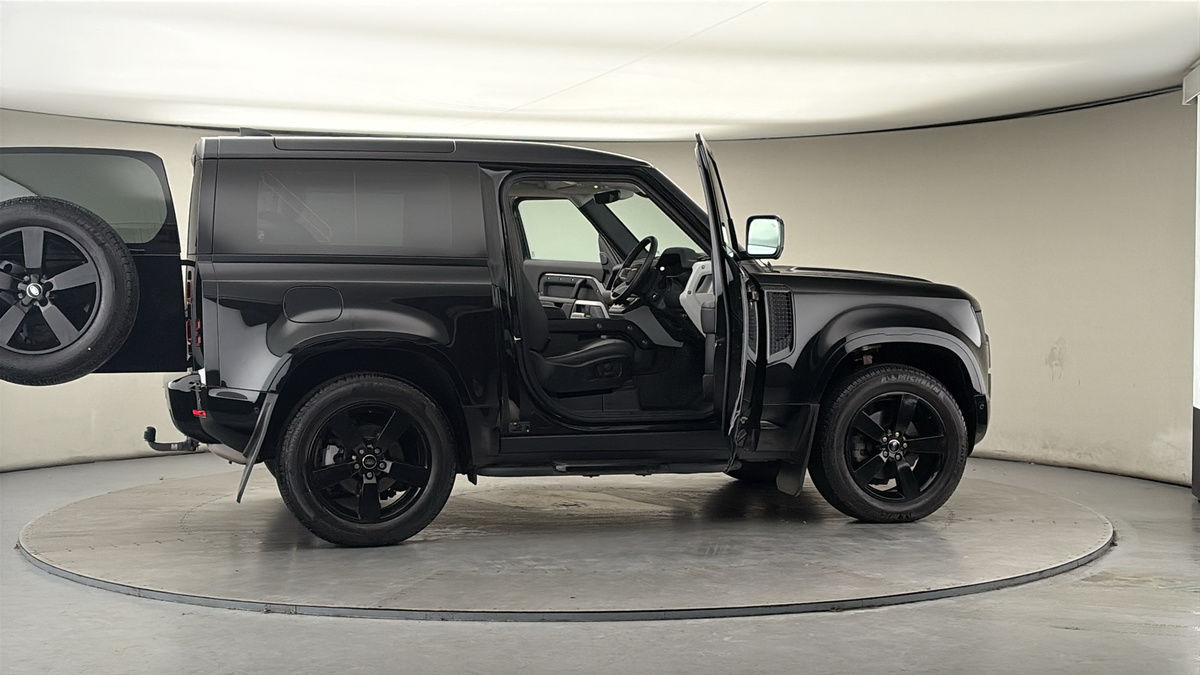 More views of Land Rover Defender 90