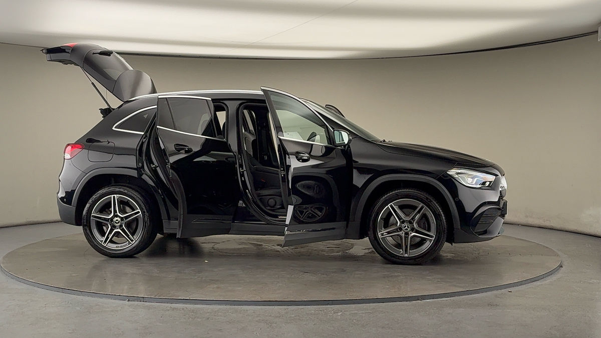 More views of Mercedes-Benz GLA