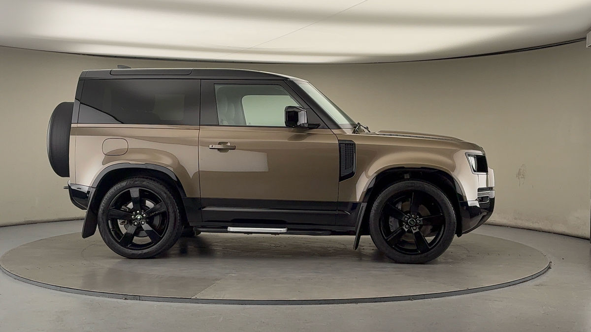 More views of Land Rover Defender 90