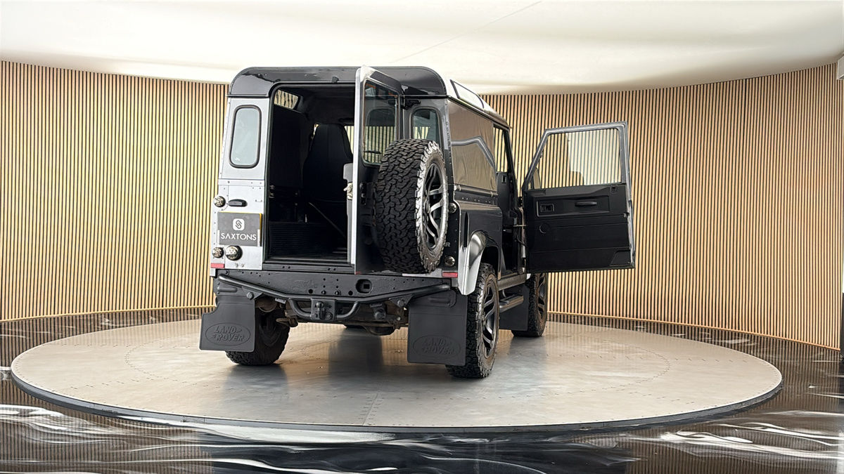 More views of Land Rover Defender 90