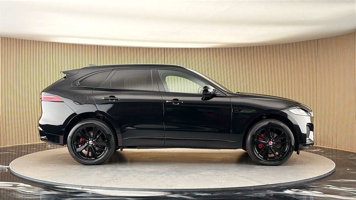 Jaguar F-PACE Image 16