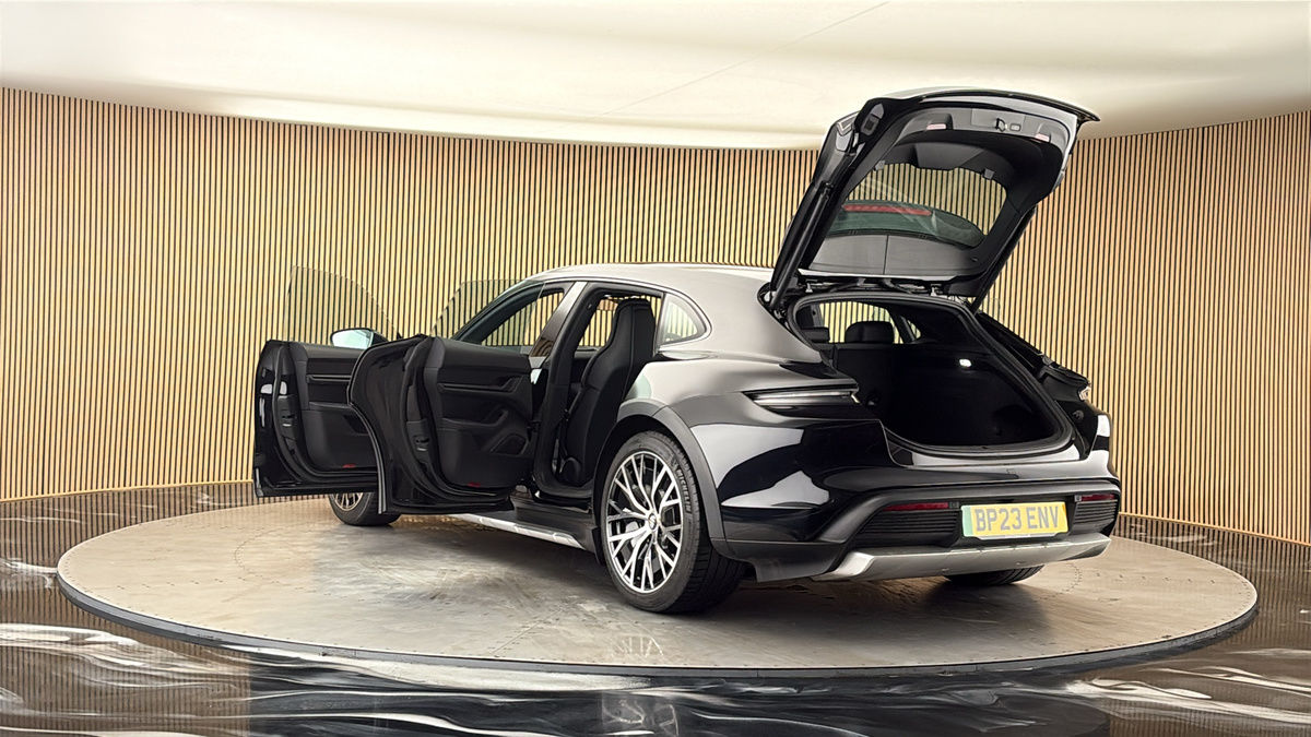 Porsche Taycan Image 23
