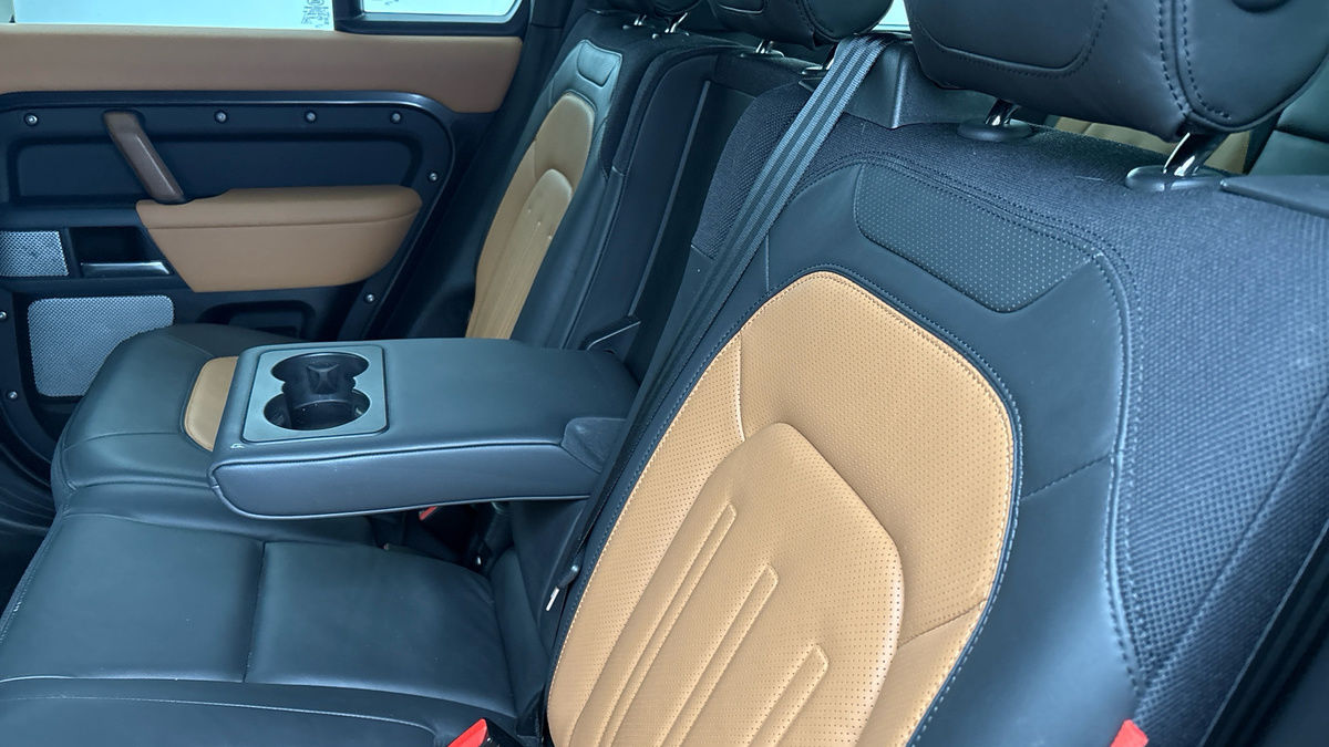 Land Rover Defender 130 Urban Image 9