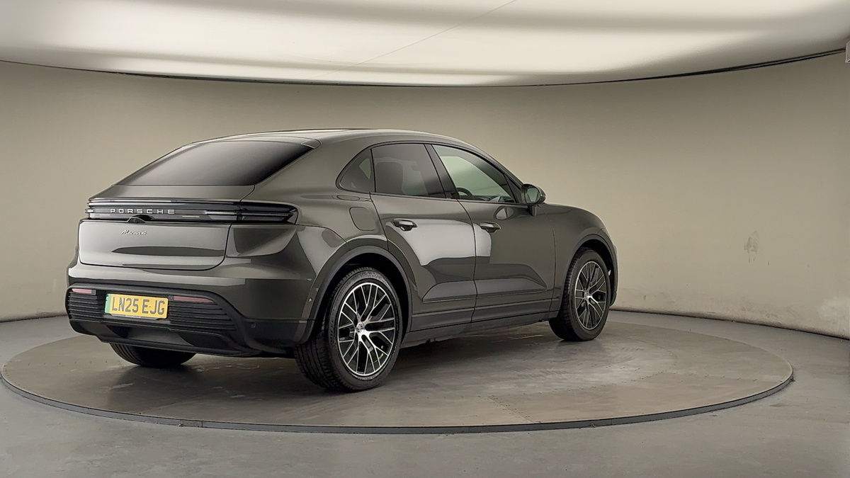 More views of Porsche Macan