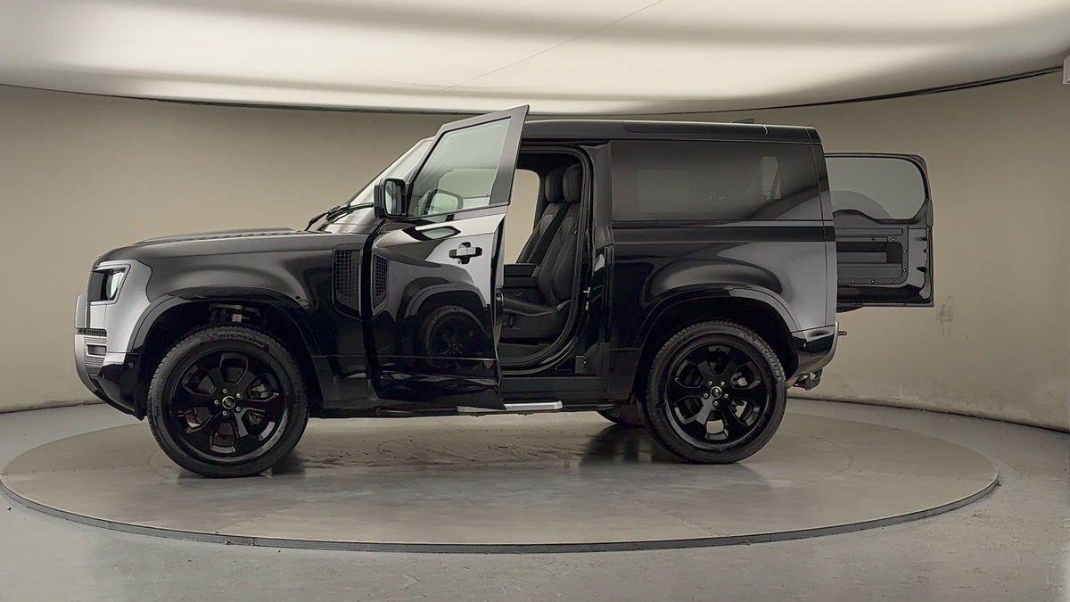 More views of Land Rover Defender 90