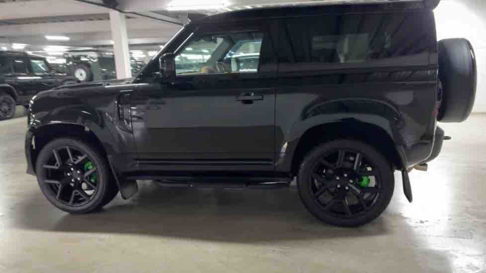 More views of Land Rover Defender 90