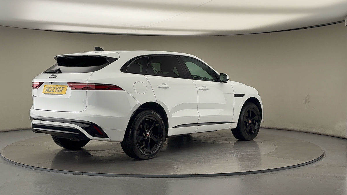 Jaguar F-PACE Image 21