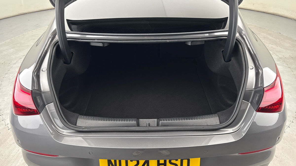 Mercedes-Benz CLA Image 11