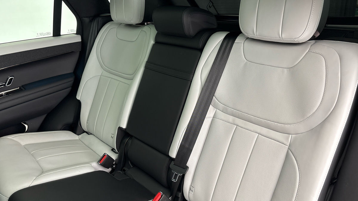 Land Rover Range Rover Sport Image 8