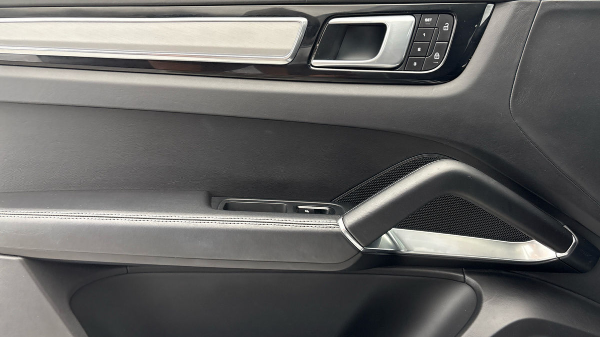 Porsche Cayenne Image 19