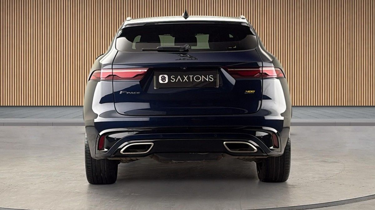 Jaguar F-PACE Image 4