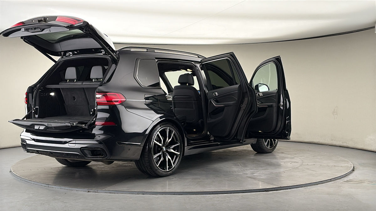 More views of BMW X7