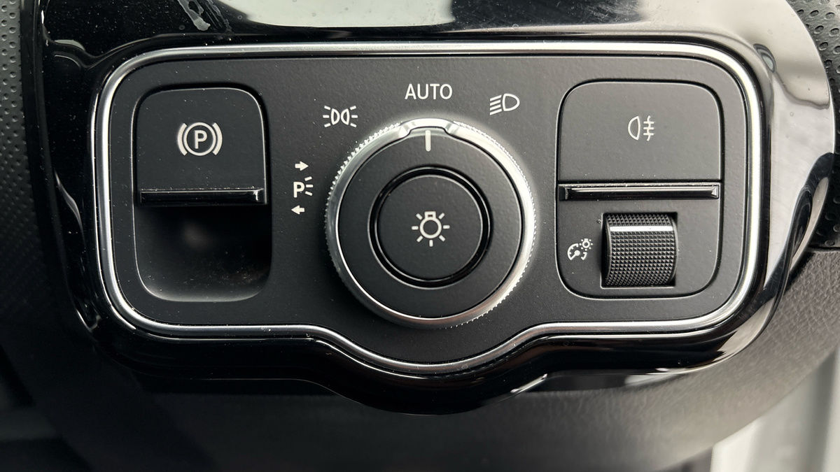 Mercedes-Benz A Class Image 26