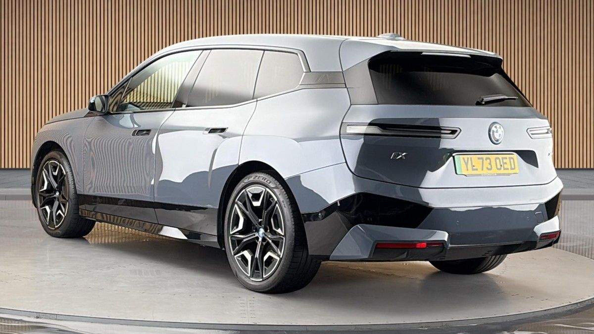 BMW iX Image 2
