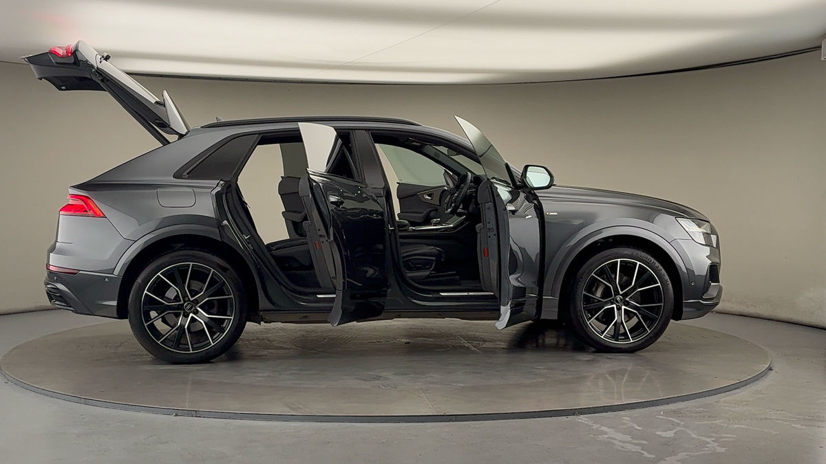 More views of Audi Q8