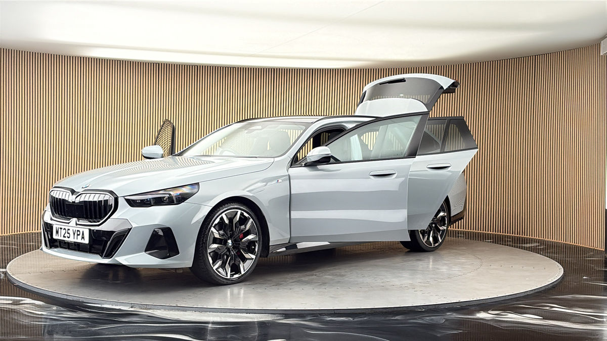BMW 5 Series Image 22