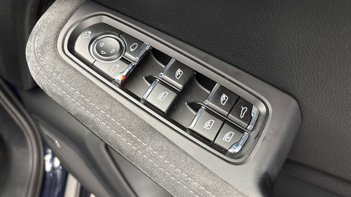 Porsche Macan Image 25