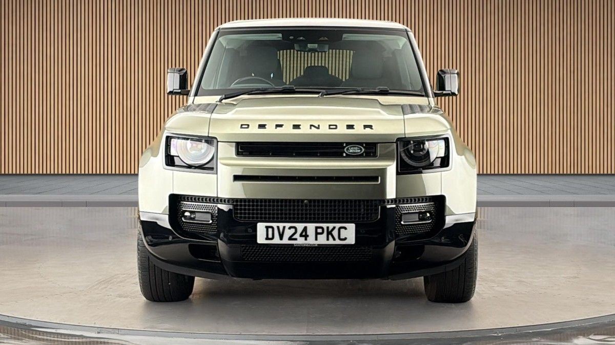 Land Rover Defender 110 Image 3