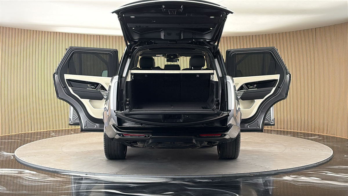 More views of Land Rover Range Rover