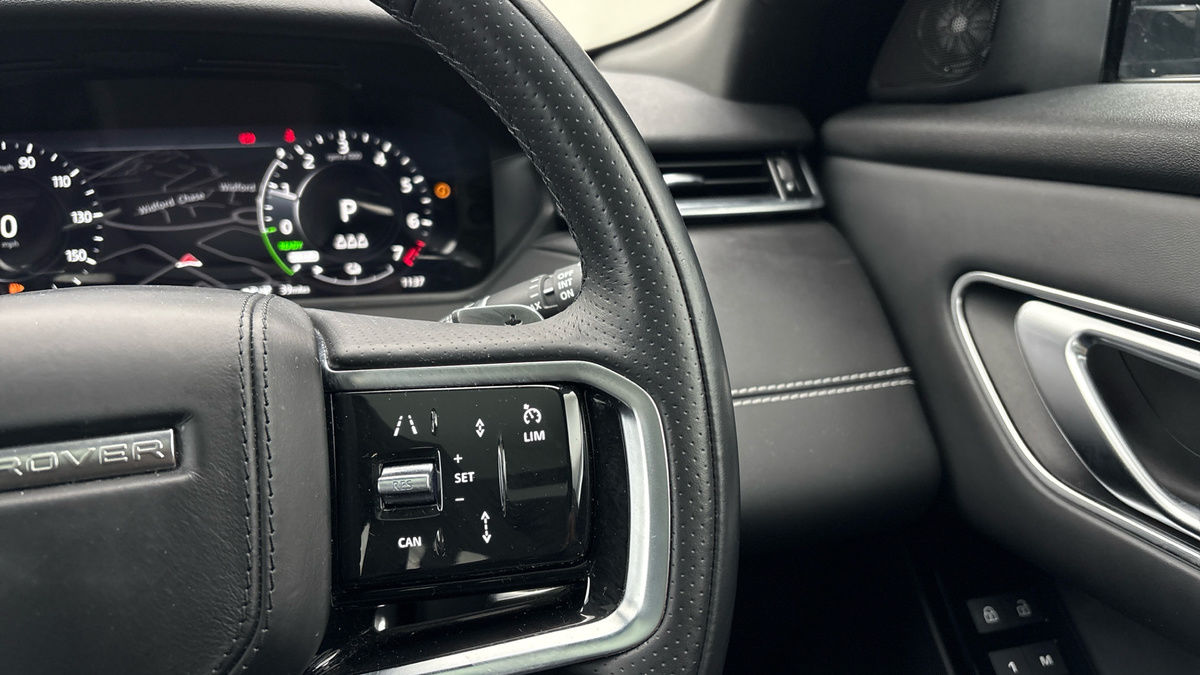 Land Rover Range Rover Velar Image 14