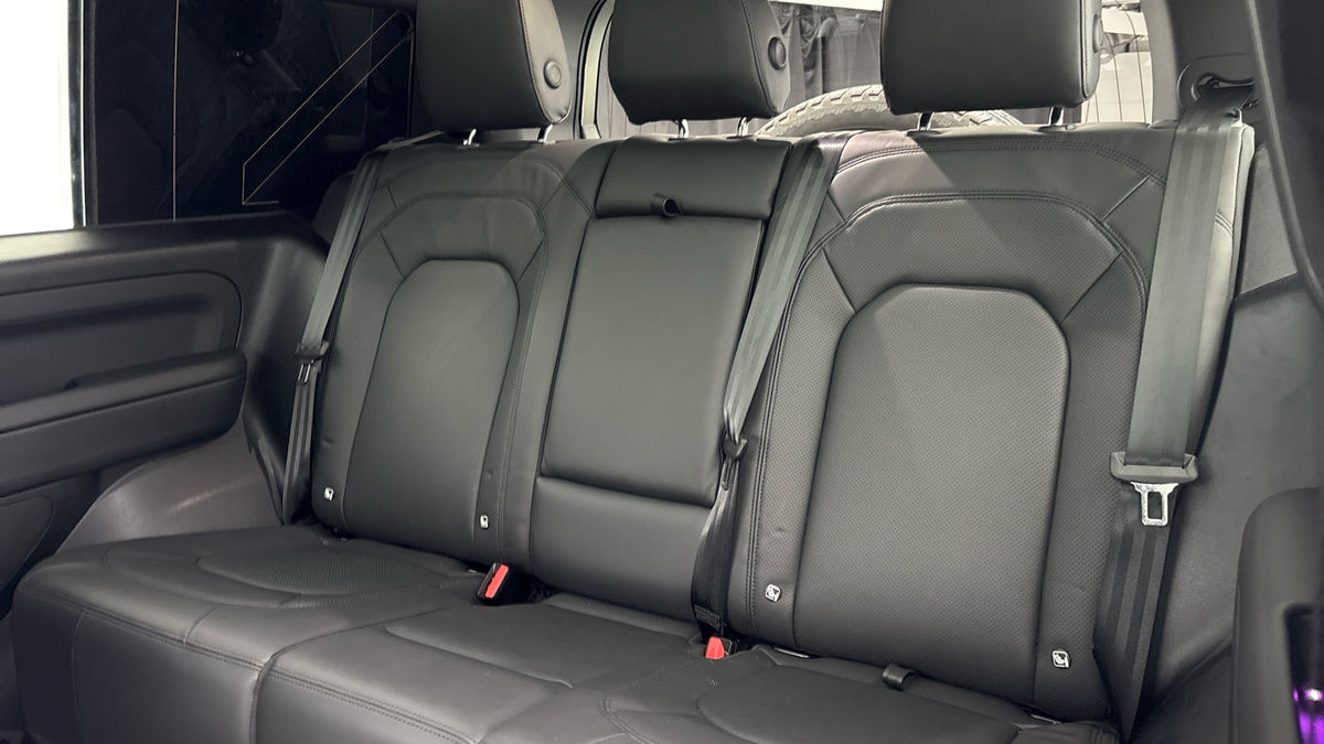 Land Rover Defender 90 Image 8