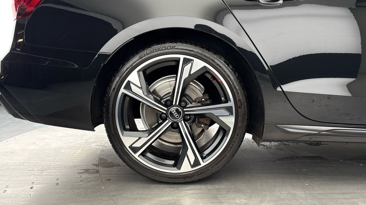 Audi A4 Avant Image 10