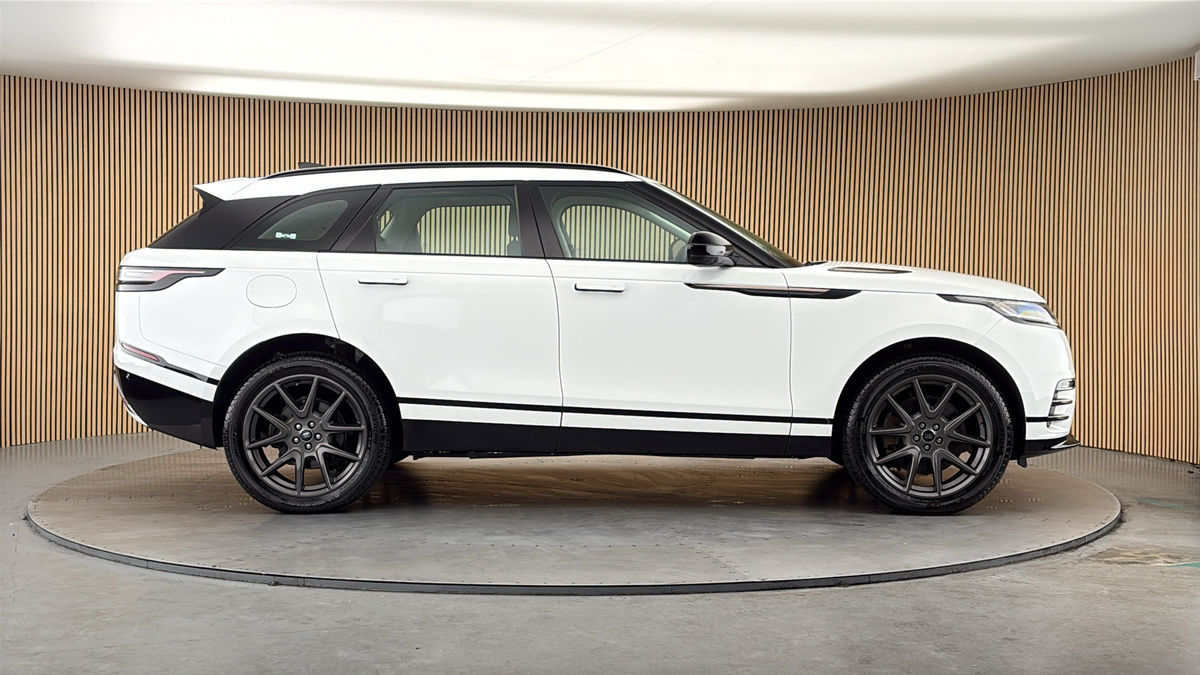 Land Rover Range Rover Velar Image 16