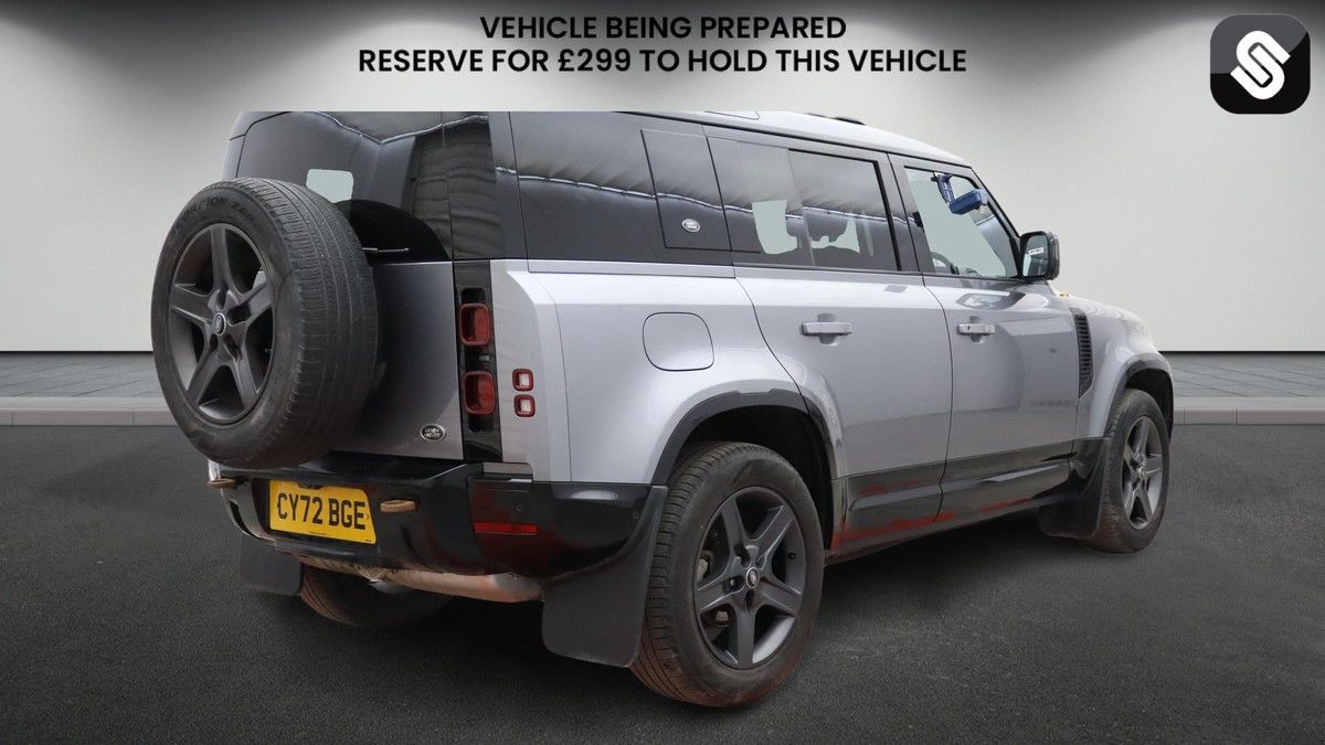 Land Rover Defender 110 Image 4
