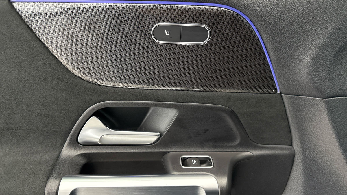 Mercedes-Benz GLB Image 19