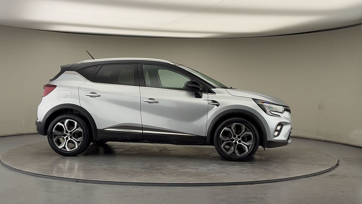 More views of Renault CAPTUR