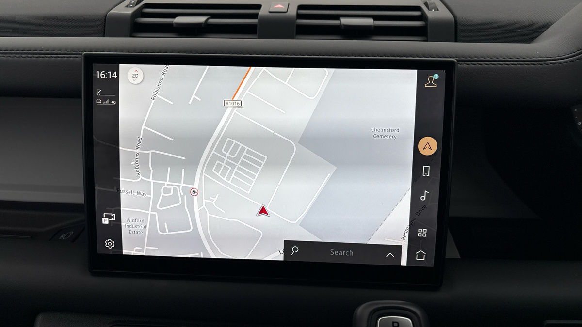 Land Rover Defender 110 Image 17