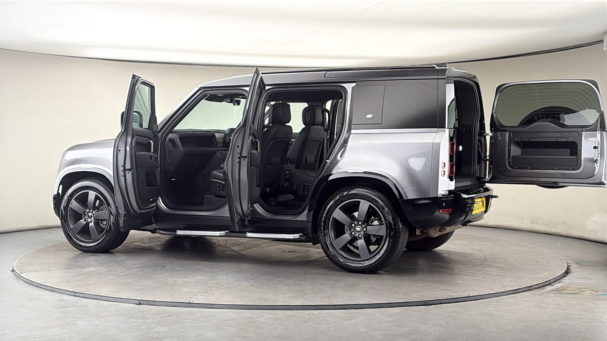 More views of Land Rover Defender 110