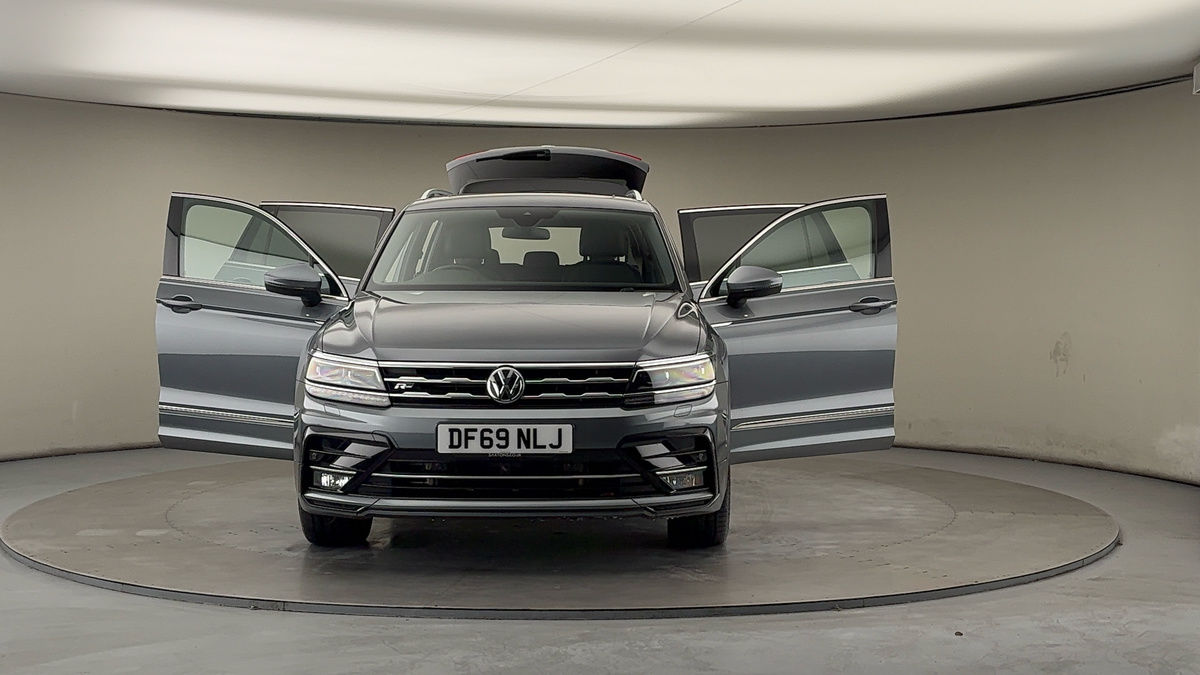More views of Volkswagen Tiguan Allspace