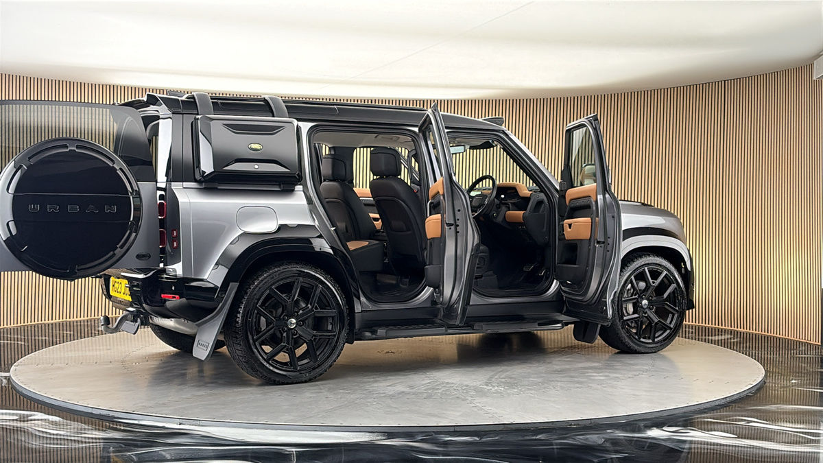 More views of Land Rover Defender 110