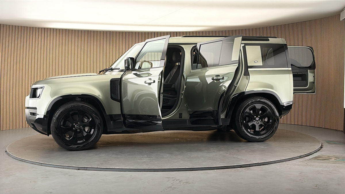 More views of Land Rover Defender 110