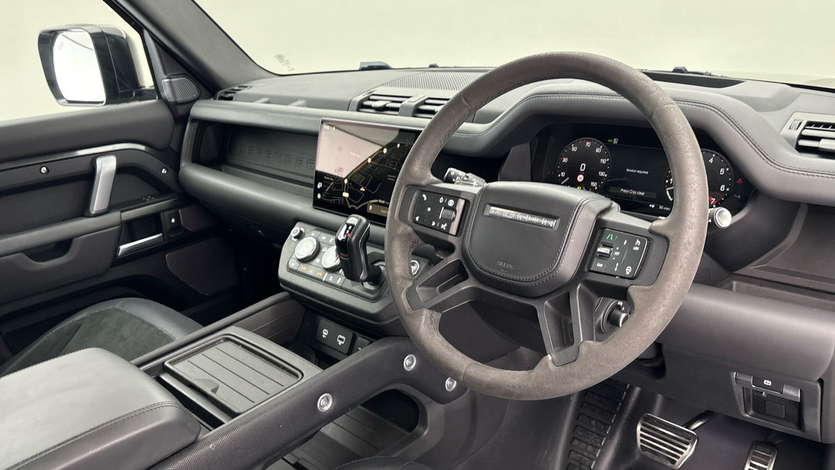 Land Rover Defender 110 Image 5