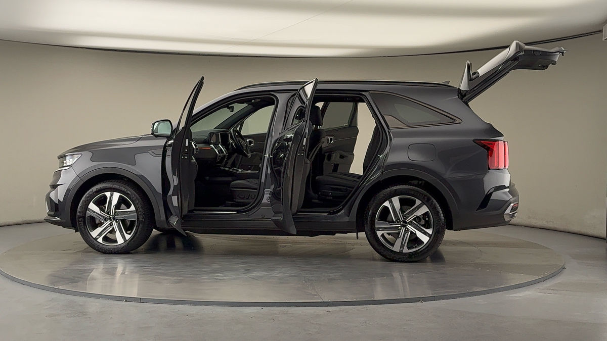 More views of Kia Sorento