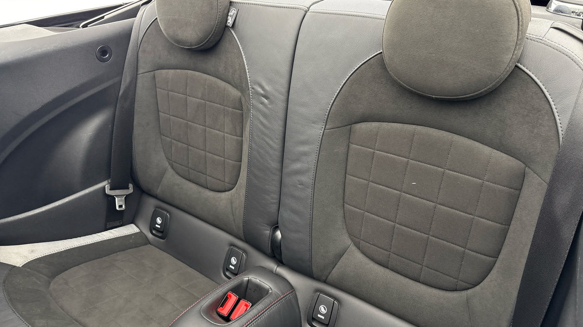 MINI Convertible Image 8