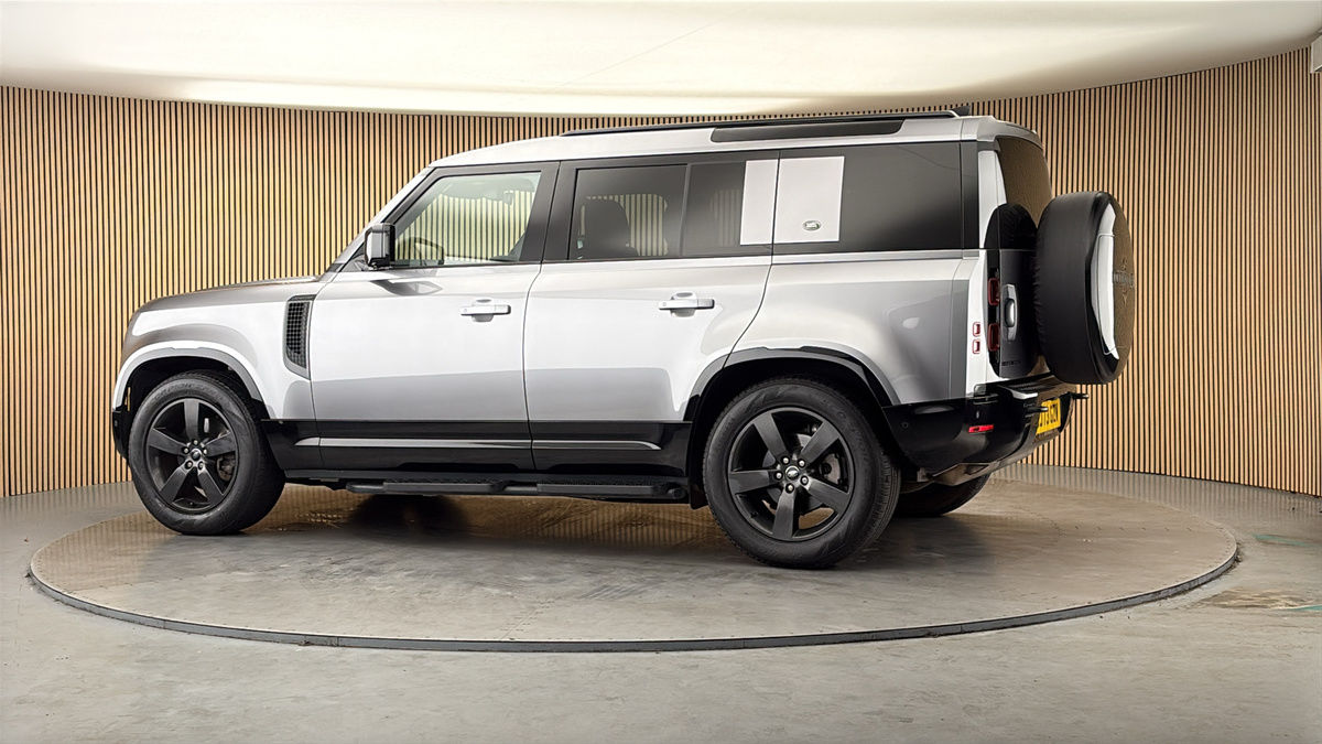 More views of Land Rover Defender 110