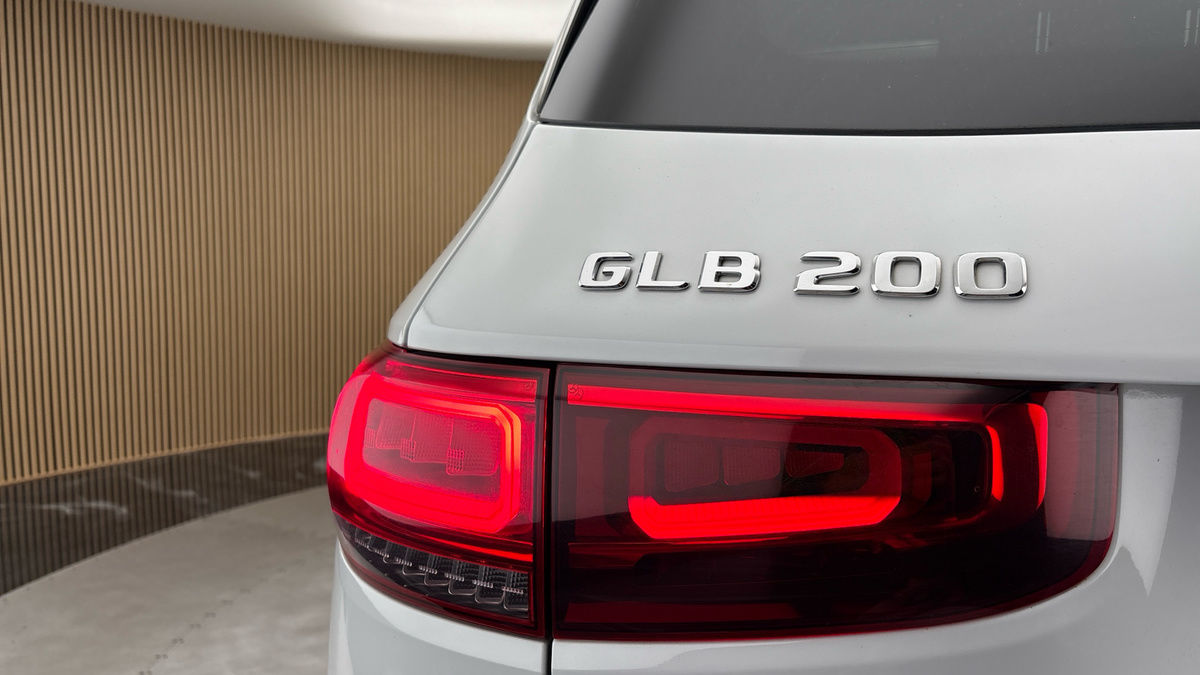 Mercedes-Benz GLB Image 32