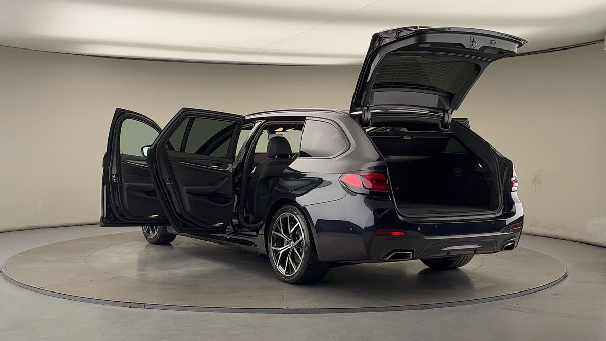 BMW 5 Series Image 23