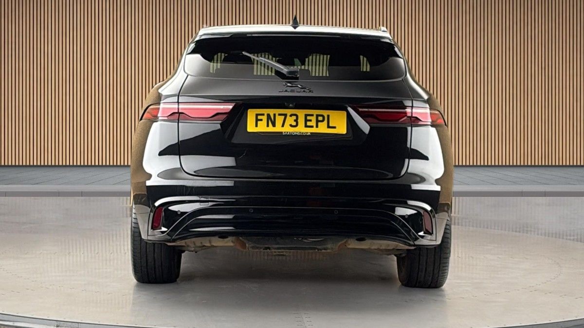 Jaguar F-PACE Image 4