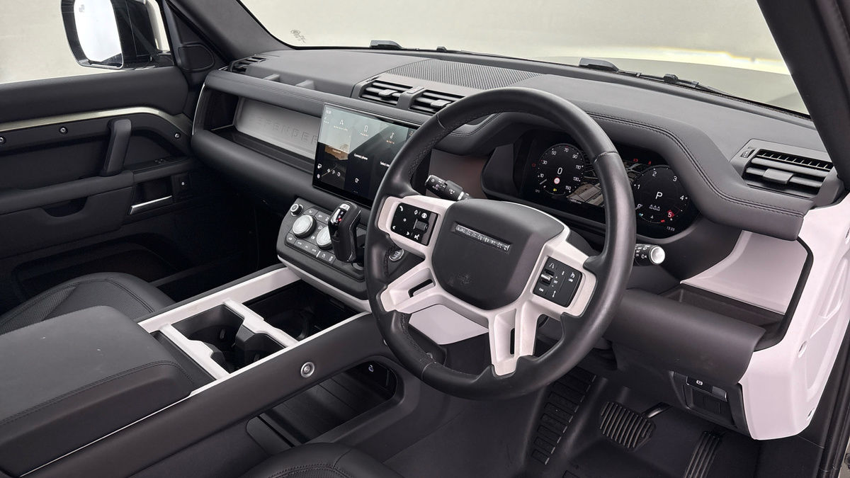 Land Rover Defender 110 Image 5