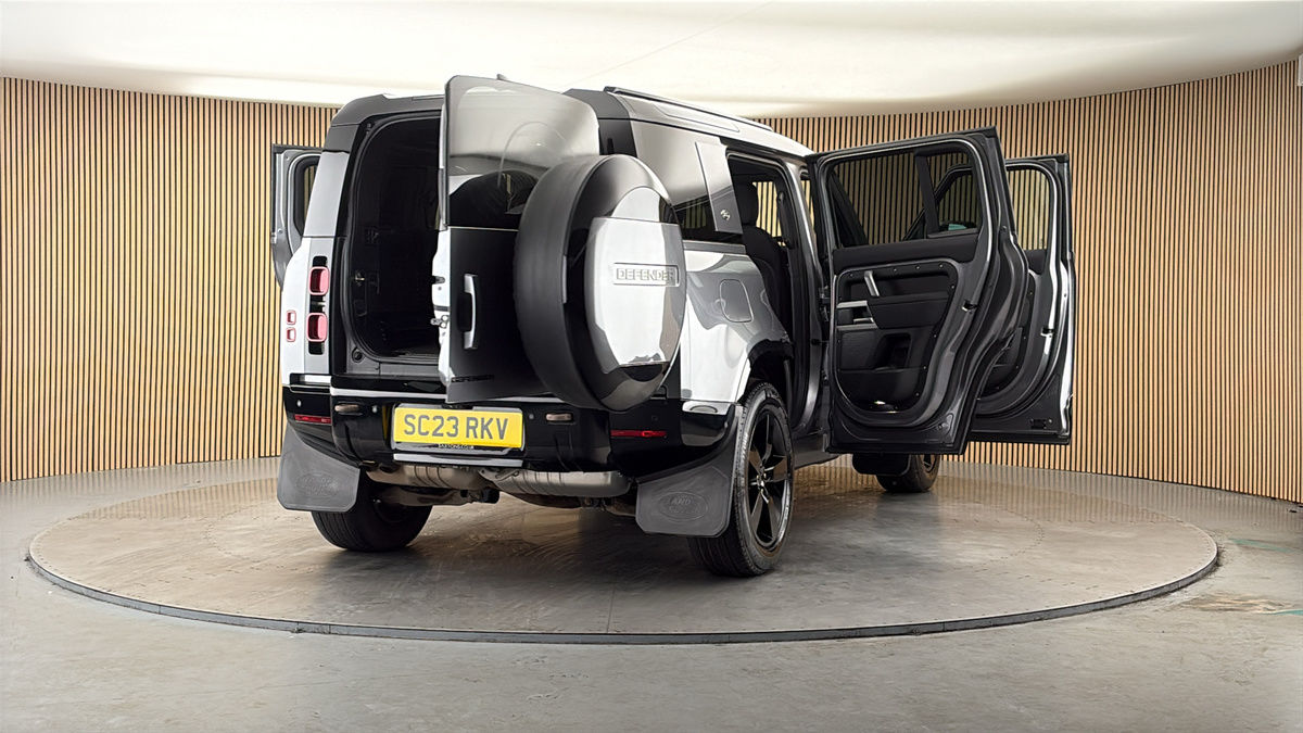 More views of Land Rover Defender 110