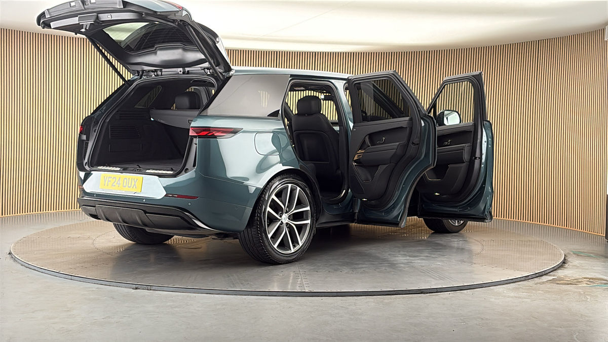 More views of Land Rover Range Rover Sport