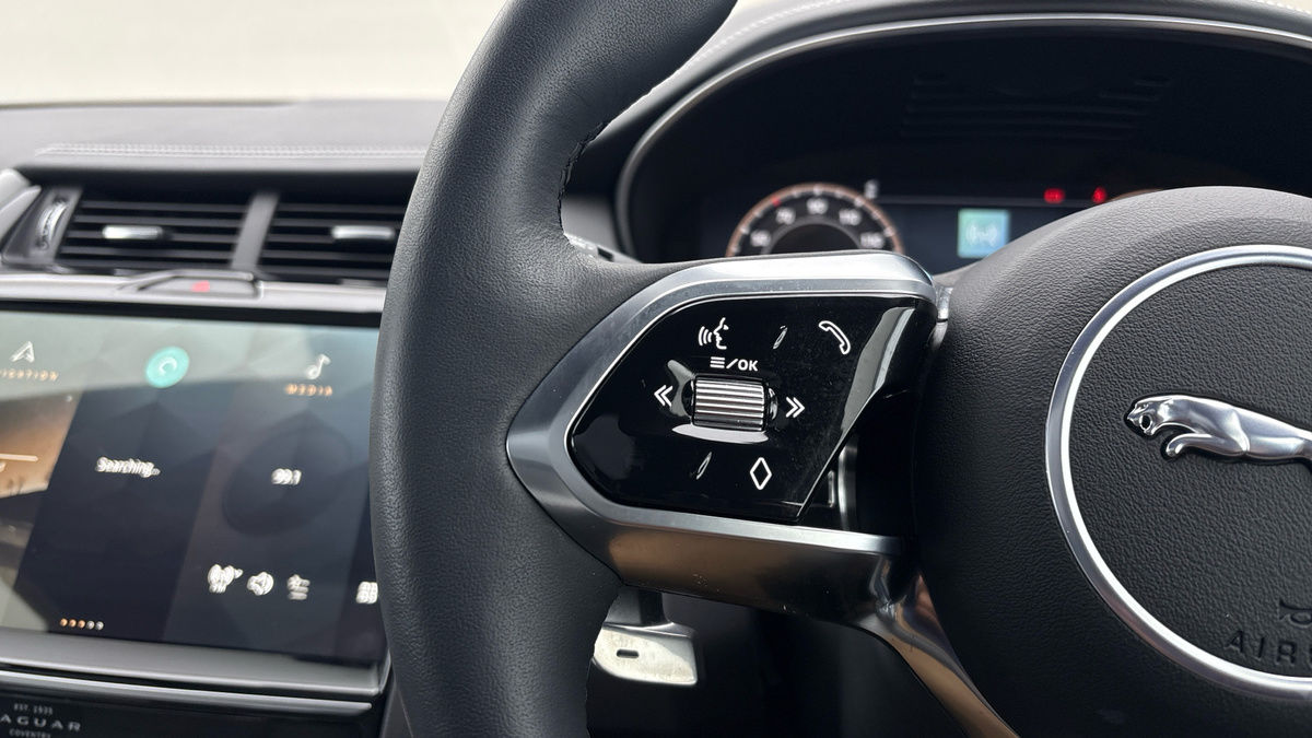 Jaguar E-PACE Image 13