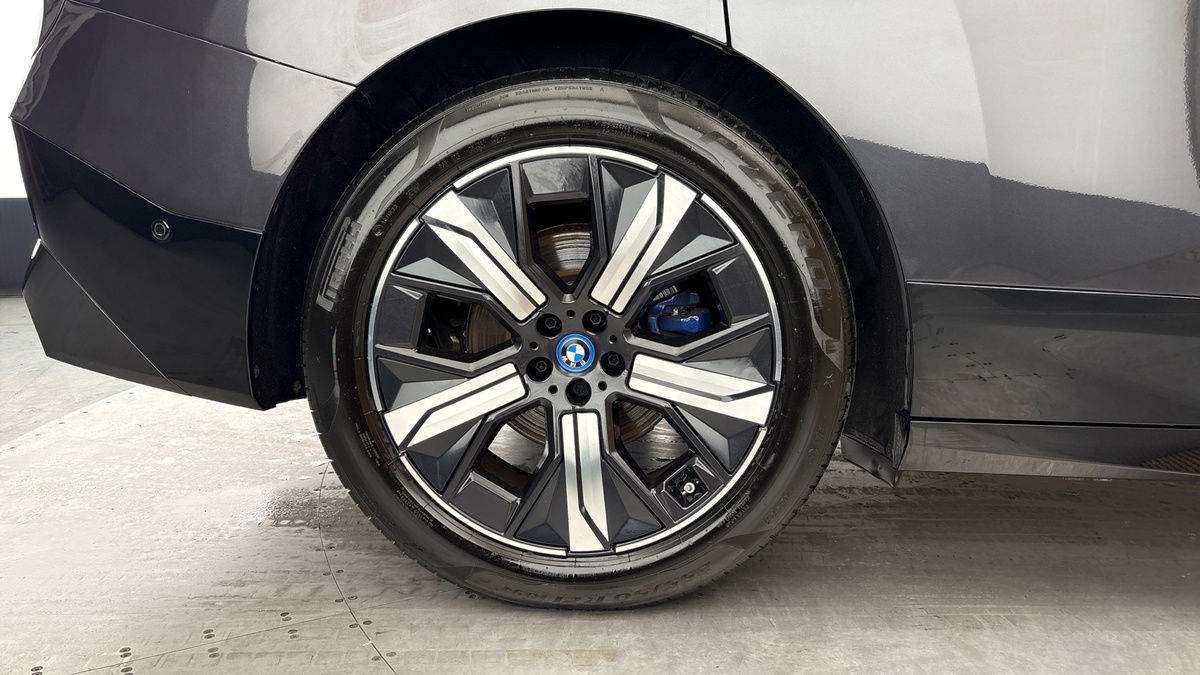BMW iX Image 10