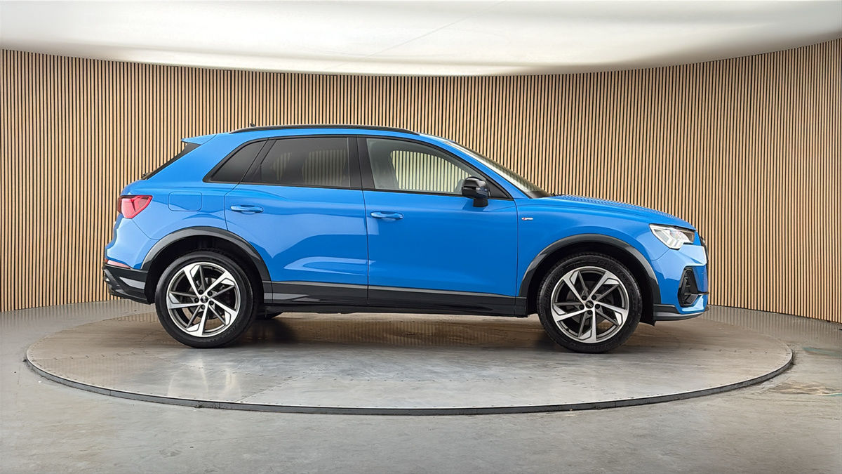 More views of Audi Q3