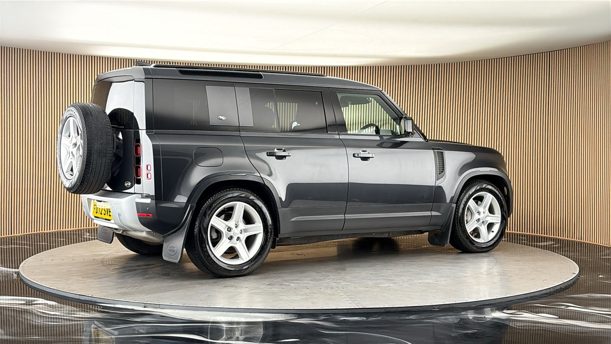 More views of Land Rover Defender 110